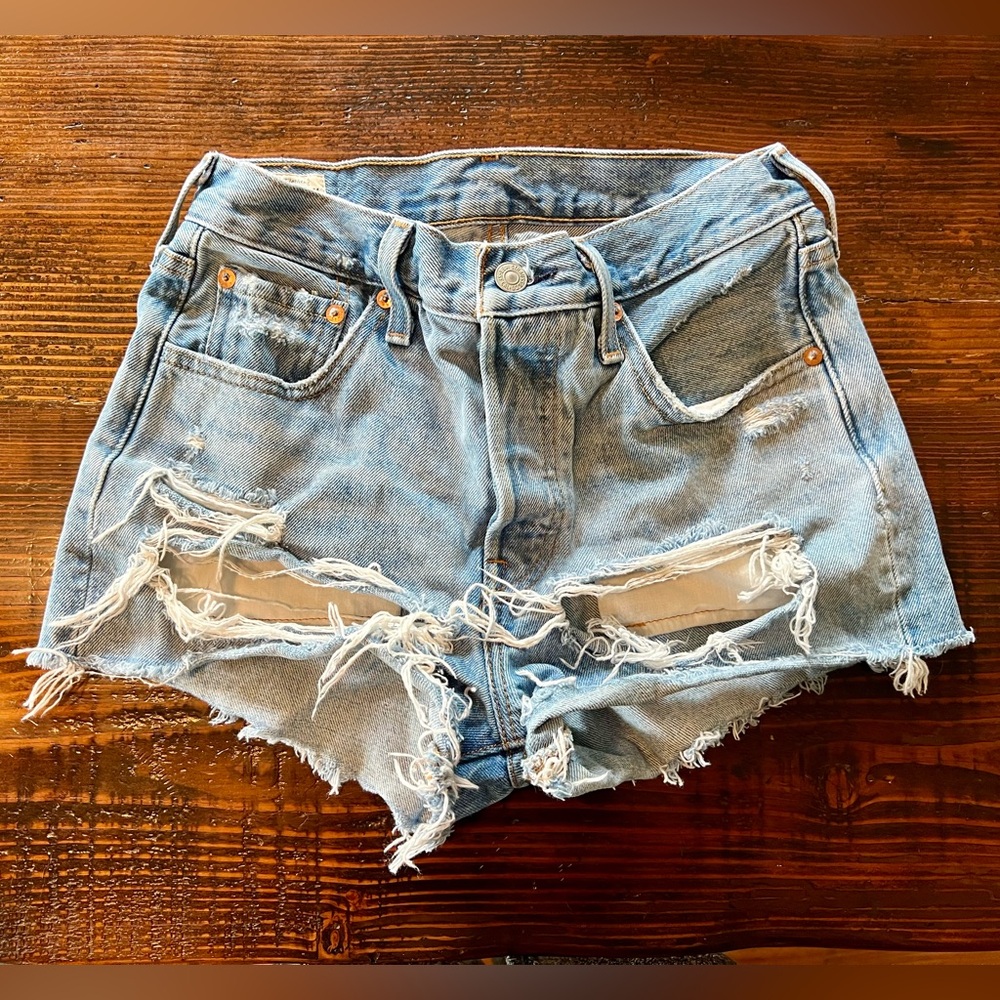 Signature by Levi Strauss Levi’s 501 Distressed Denim Jean Shorts Size 25